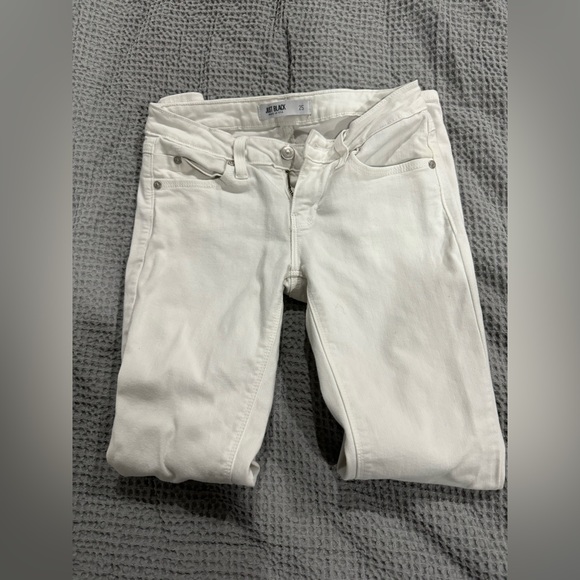{JUST BLACK} Modern Classic Skinny Jean Optic White - Picture 6 of 7